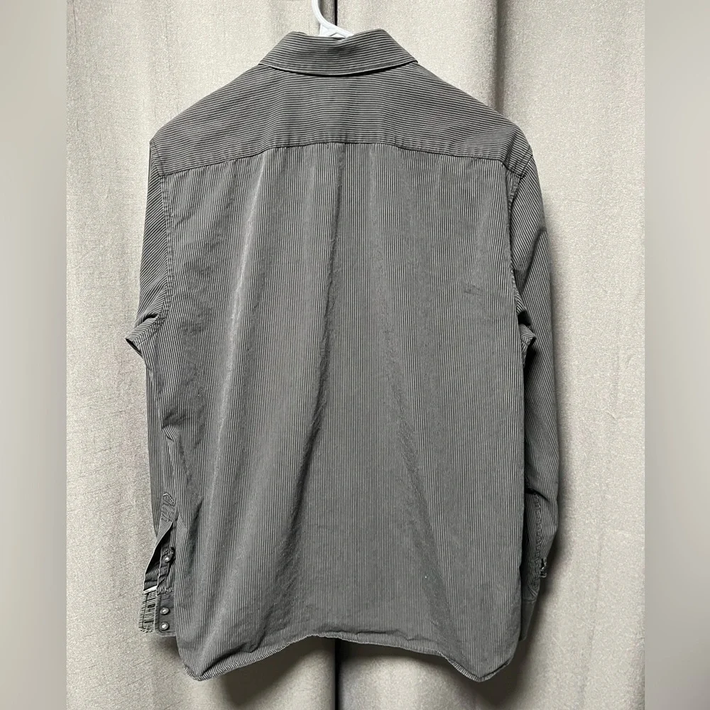 American Eagle vintage fit button down in excellent condition - size medium - Picture 6 of 7